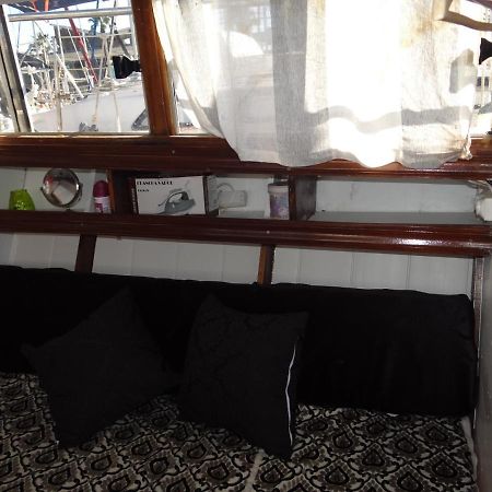 Precioso Barco En Barcelona Badalona Exterior foto