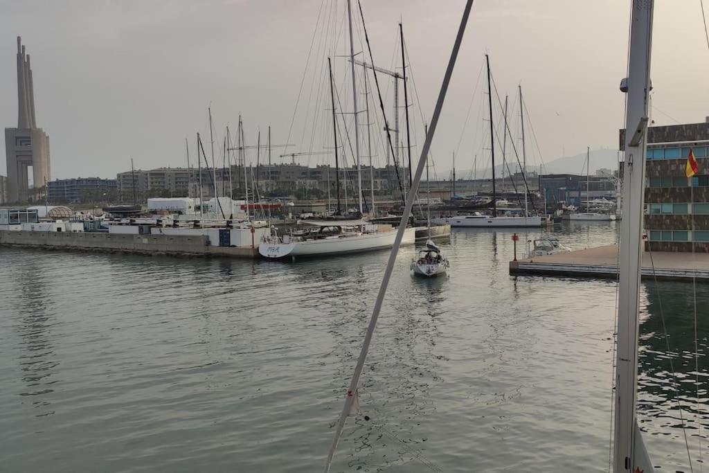 Precioso Barco En Barcelona Badalona Exterior foto